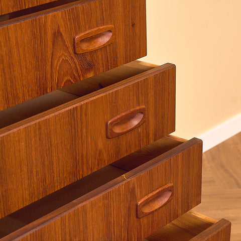 Danish chest of drawers in teak in Kai Winding style
