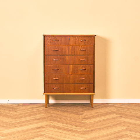 Danish chest of drawers in teak