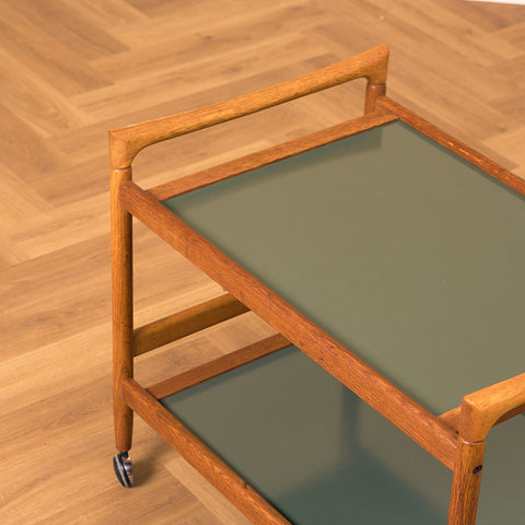 Danish serving trolley in oak by Johannes Andersen för Dyrlund