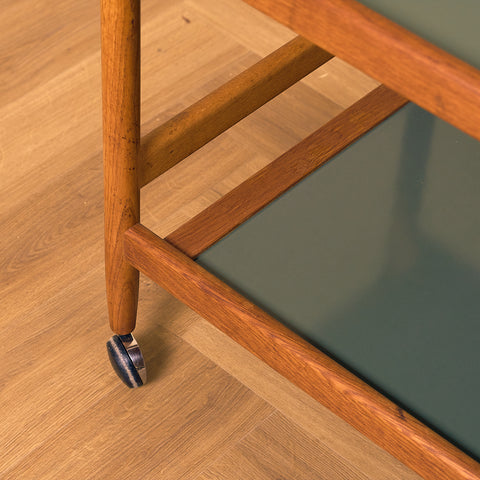 Danish serving trolley in oak by Johannes Andersen för Dyrlund