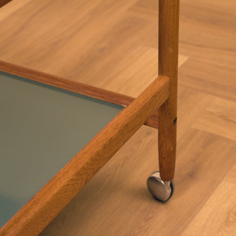 Danish serving trolley in oak by Johannes Andersen för Dyrlund
