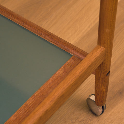 Danish serving trolley in oak by Johannes Andersen för Dyrlund