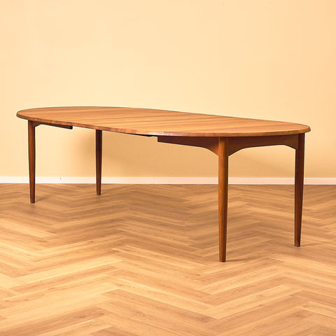 Danish oval dining table in solid teak