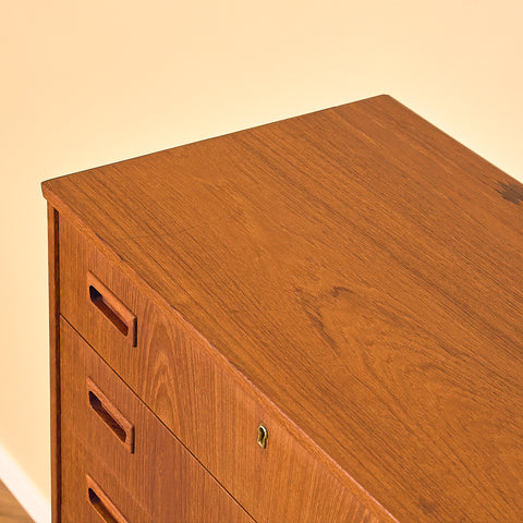 Danish chest of drawers in teak