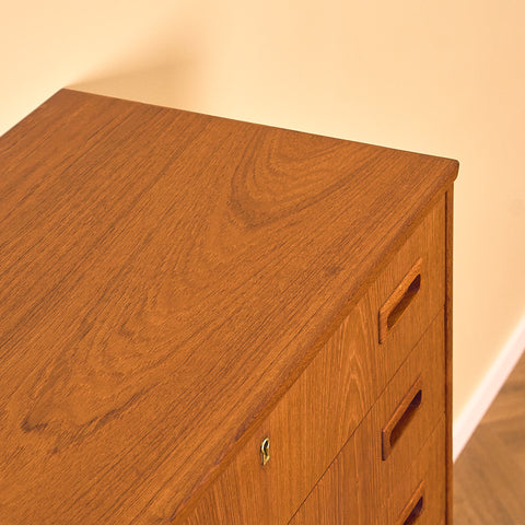 Danish chest of drawers in teak