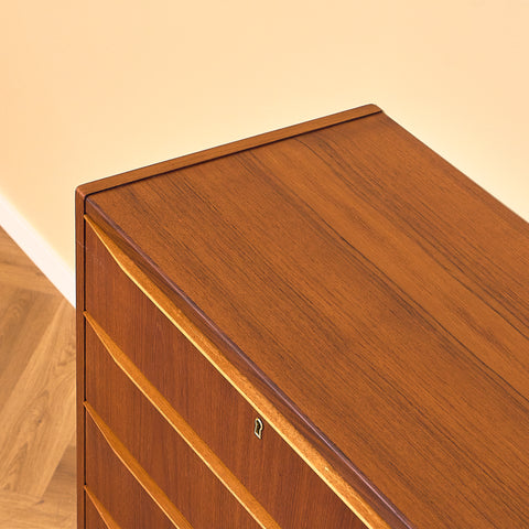 Danish chest of drawers in teak