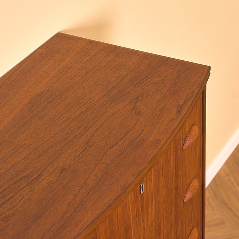Danish chest of drawers in teak