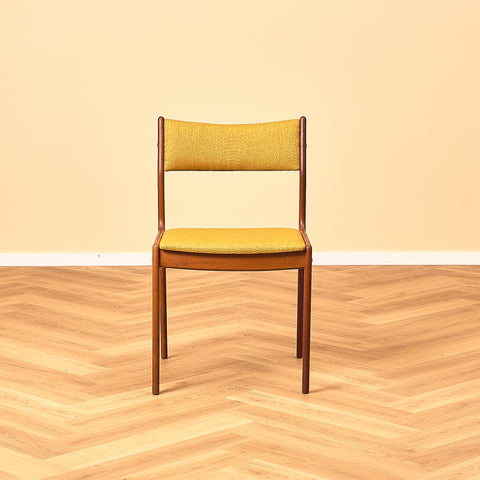 Danish dining chairs in teak by Johannes Andersen for Uldum Mobelfabrik