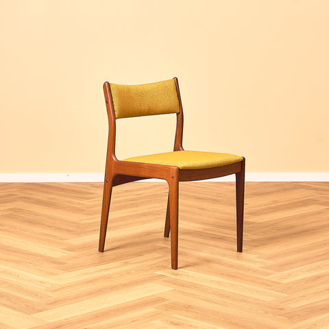 Danish dining chairs in teak by Johannes Andersen for Uldum Mobelfabrik