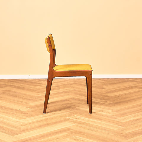 Danish dining chairs in teak by Johannes Andersen for Uldum Mobelfabrik