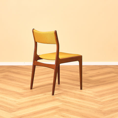 Danish dining chairs in teak by Johannes Andersen for Uldum Mobelfabrik