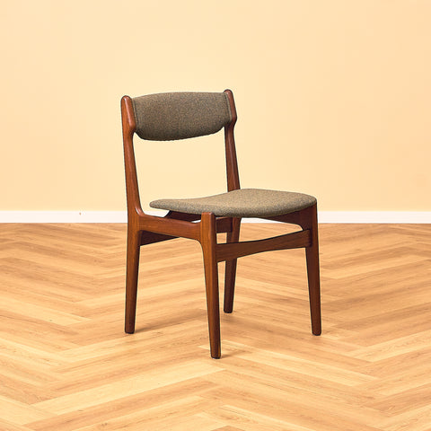 Danish dining chairs in walnut by Erik Buch for Findahls Møbelfabrik
