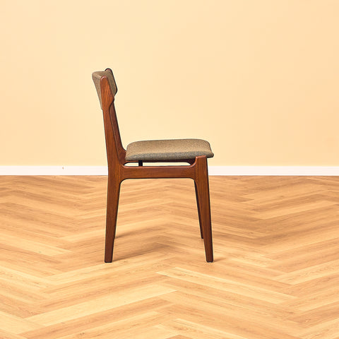 Danish dining chairs in walnut by Erik Buch for Findahls Møbelfabrik