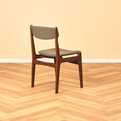 Danish dining chairs in walnut by Erik Buch for Findahls Møbelfabrik