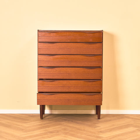 Danish chest of drawers in teak
