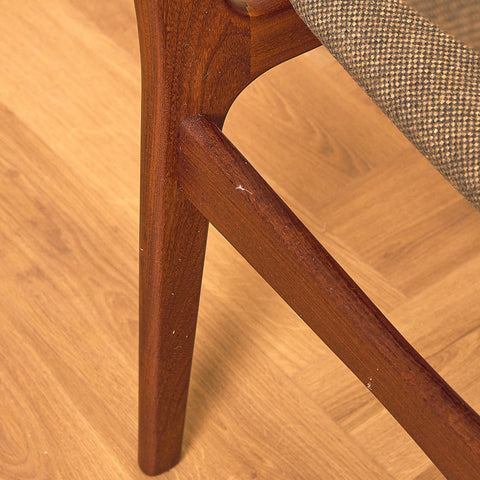 Danish dining chairs in walnut by Erik Buch for Findahls Møbelfabrik