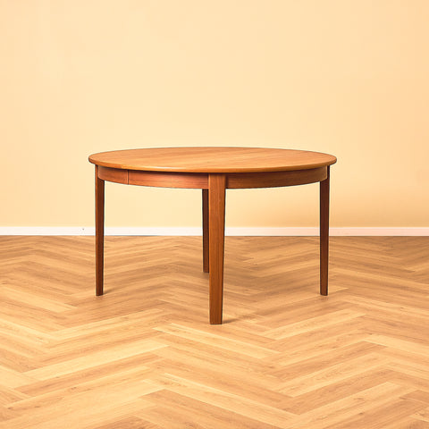 Danish round dining table in teak by Henry Rosengren Hansen