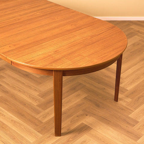 Danish round dining table in teak by Henry Rosengren Hansen