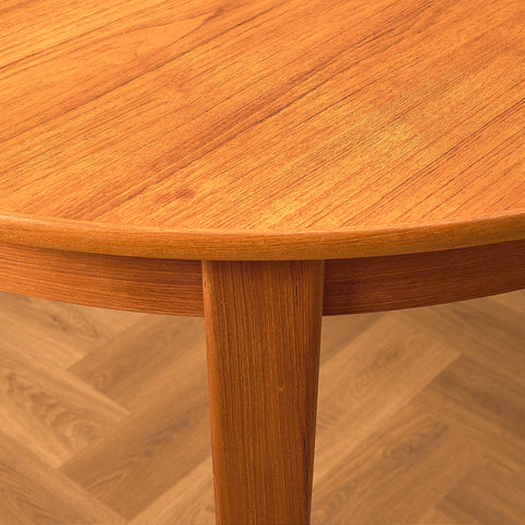 Danish round dining table in teak by Henry Rosengren Hansen