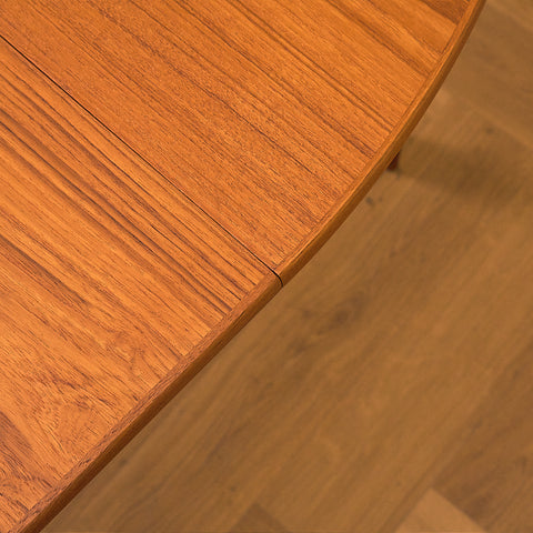 Danish round dining table in teak by Henry Rosengren Hansen