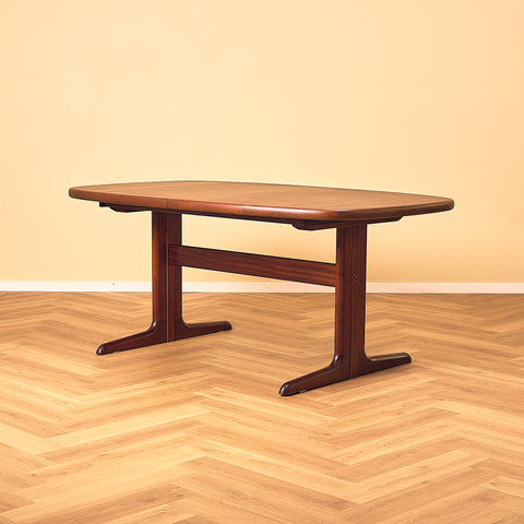 Danish dining table in mahogany by Skovby