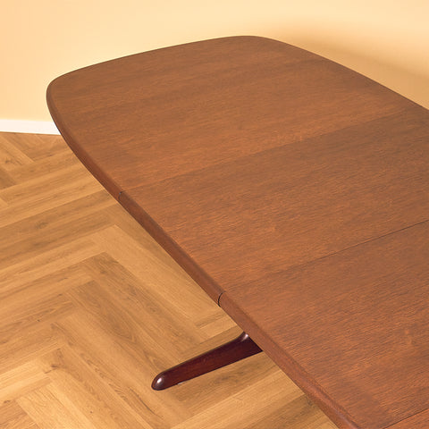 Danish dining table in mahogany by Skovby