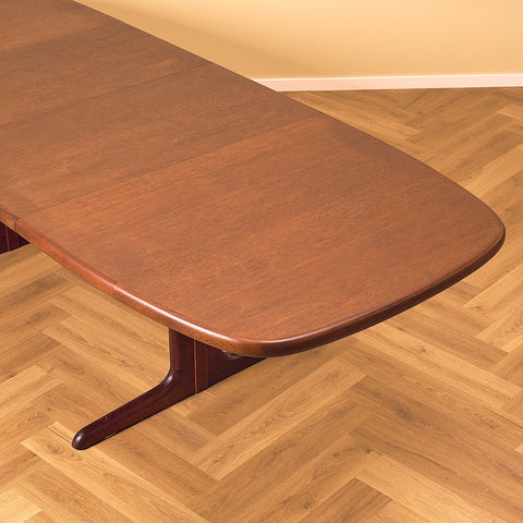 Danish dining table in mahogany by Skovby