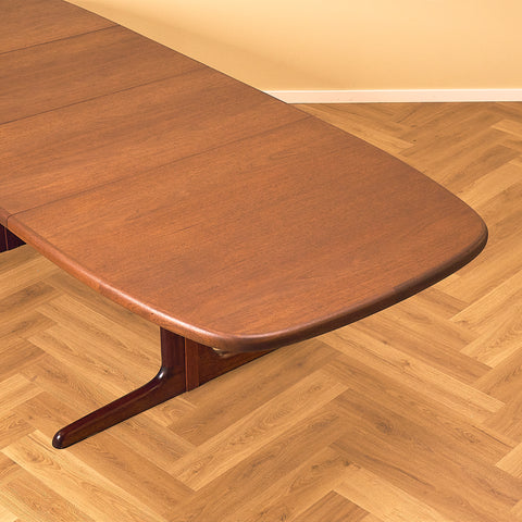 Danish dining table in mahogany by Skovby