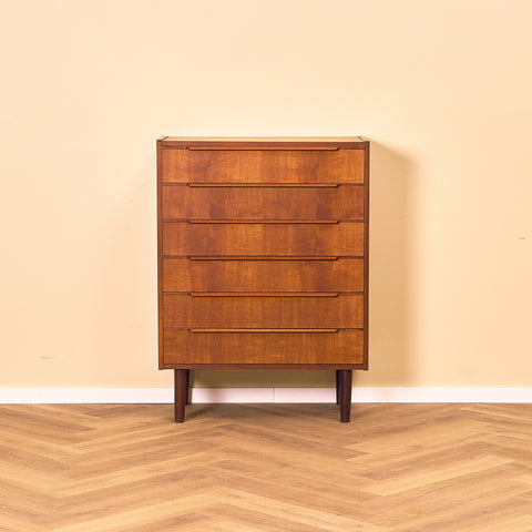 Danish chest of drawers in teak