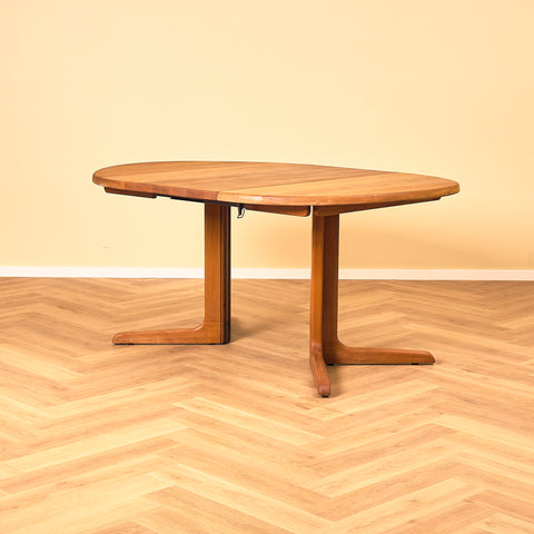 Danish round dining table in solid teak