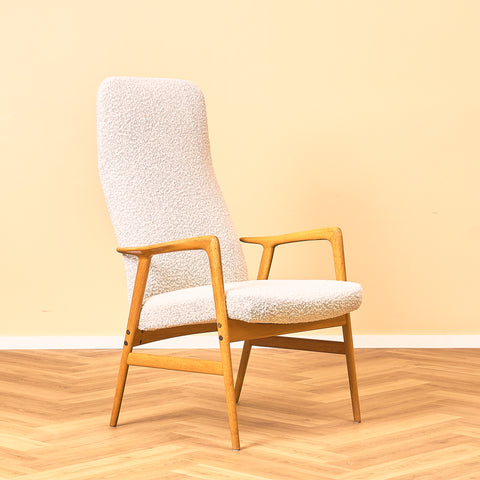 Swedish armchair in solid oak wood by Alf Svensson for Bra Bohag, model "Contour"