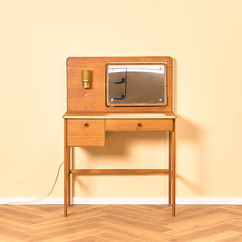 Svensk sminkbord / skrivbord i teak från AB Nybrofabriken, Fröseke
