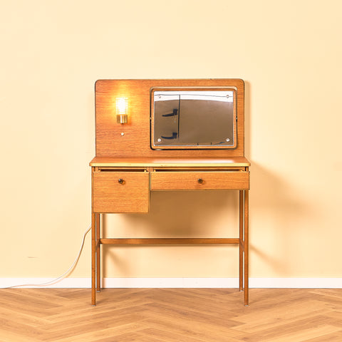 Svensk sminkbord / skrivbord i teak från AB Nybrofabriken, Fröseke