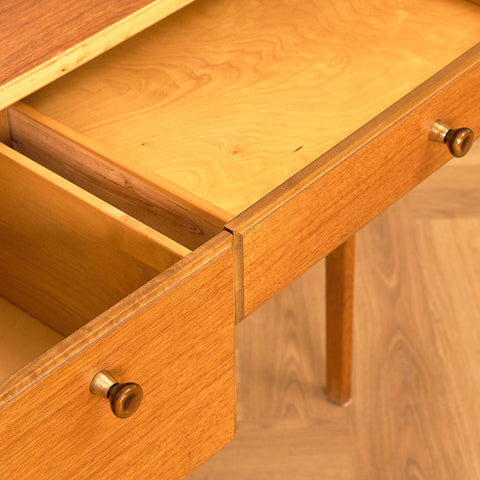 Svensk sminkbord / skrivbord i teak från AB Nybrofabriken, Fröseke