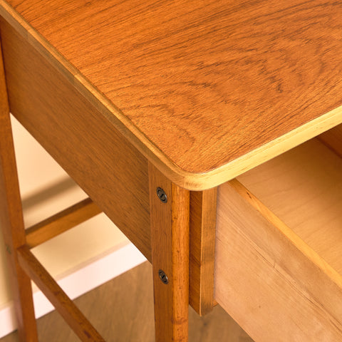 Svensk sminkbord / skrivbord i teak från AB Nybrofabriken, Fröseke
