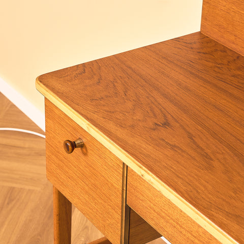 Svensk sminkbord / skrivbord i teak från AB Nybrofabriken, Fröseke