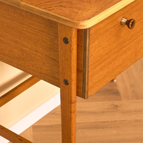 Svensk sminkbord / skrivbord i teak från AB Nybrofabriken, Fröseke