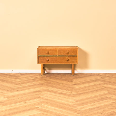 Danish chest of drawers in oak