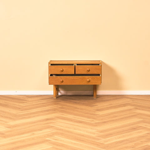 Danish chest of drawers in oak