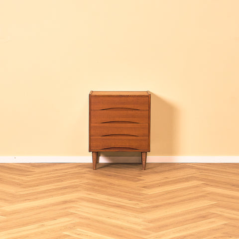 Danish chest of drawers in teak