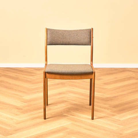 Danish dining chairs in oak by Johannes Andersen for Uldum Mobelfabrik