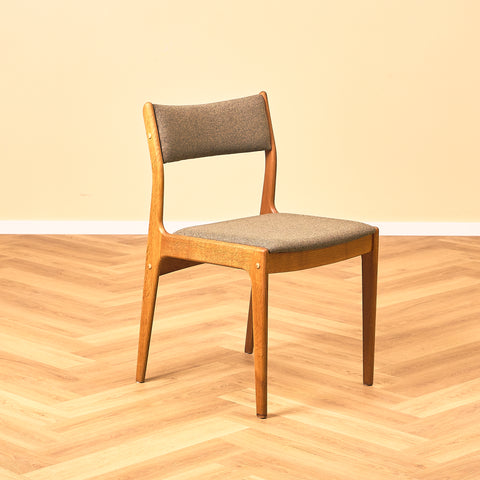 Danish dining chairs in oak by Johannes Andersen for Uldum Mobelfabrik