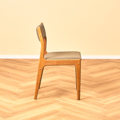 Danish dining chairs in oak by Johannes Andersen for Uldum Mobelfabrik