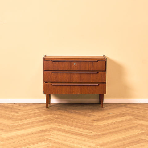 Danish chest of drawers in teak
