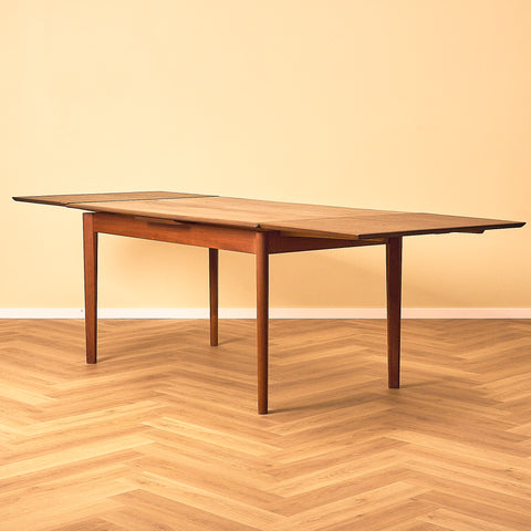 Danish dining table in teak