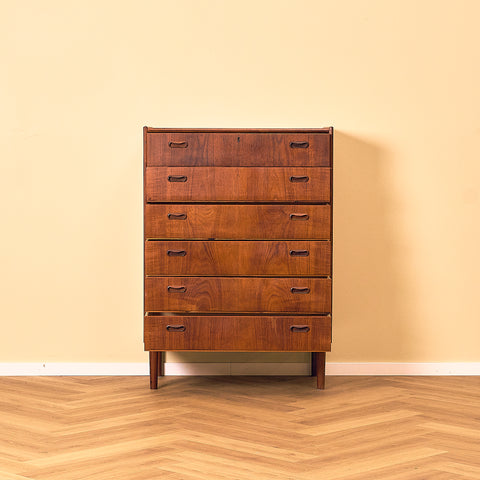 Danish chest of drawers in teak