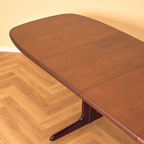 Danish dining table in mahogany by Skovby
