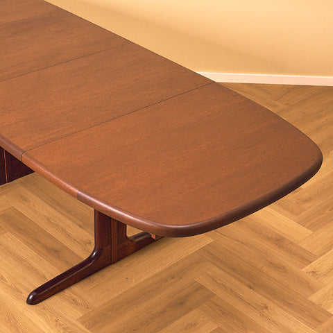 Danish dining table in mahogany by Skovby