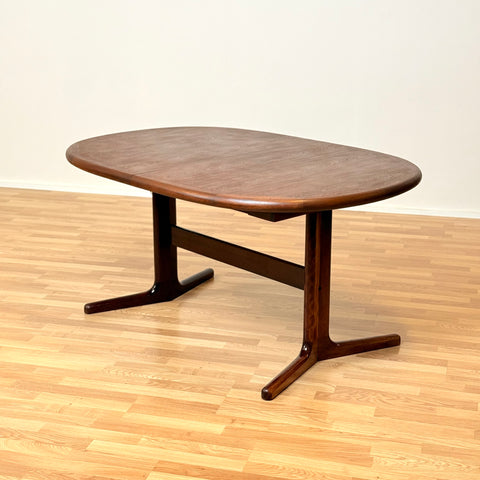 Danish oval dining table in mahogany