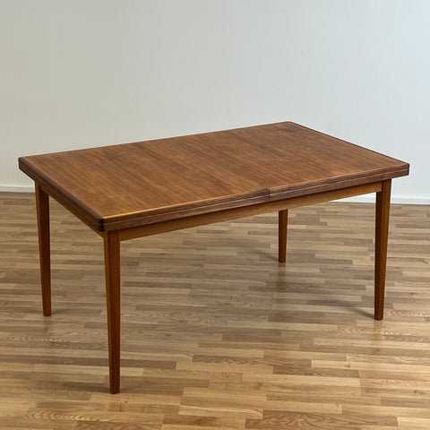 Dining table in walnut, Skaraborg, Sweden